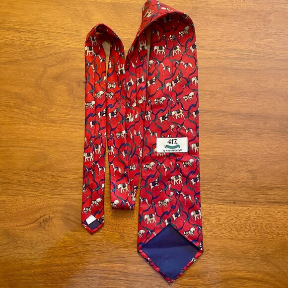 417 by Van Huesen "Carousel" Tie Elephants, Lions, and Grayhounds 100% Silk Tie - Picture 1 of 9